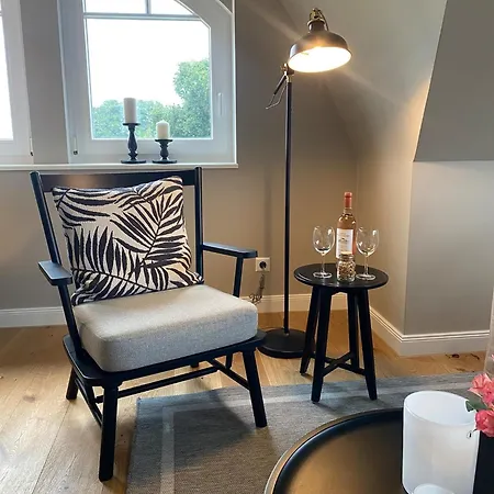 Nr 10 Og Spitzboden Apartamento Born